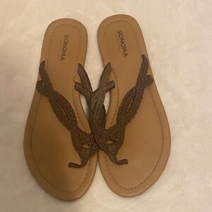 Sonoma Women's Tan Braided Sandals SZ 7.5
Very Good Condition